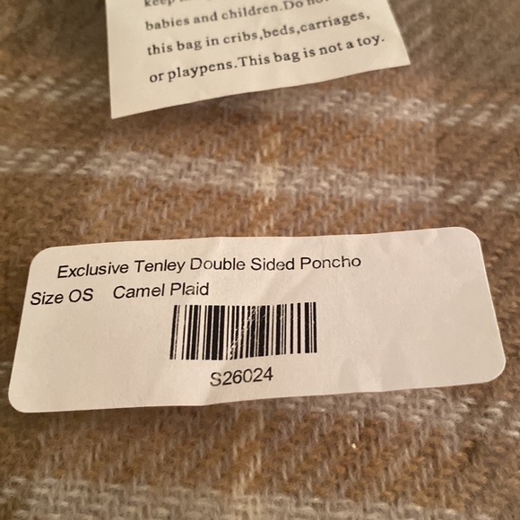 Brand new in packaging Tuckernuck Telnet Double Sided Poncho - Picture 5 of 5
